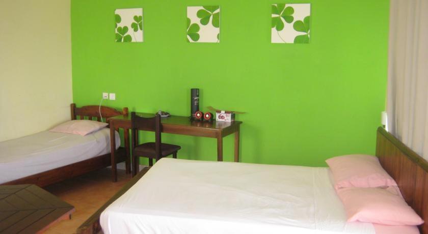 Le Cactus Guesthouse Terre Rouge  エクステリア 写真