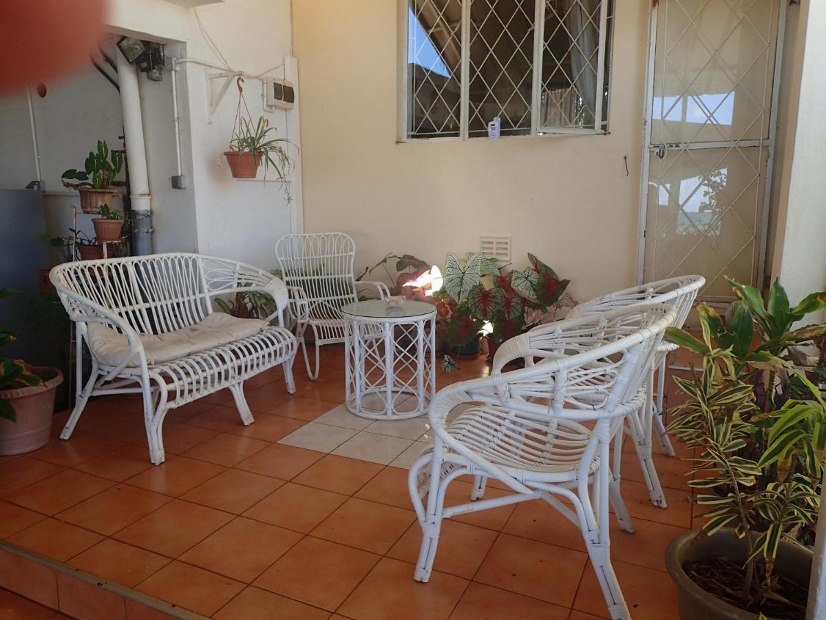 Le Cactus Guesthouse Terre Rouge  エクステリア 写真