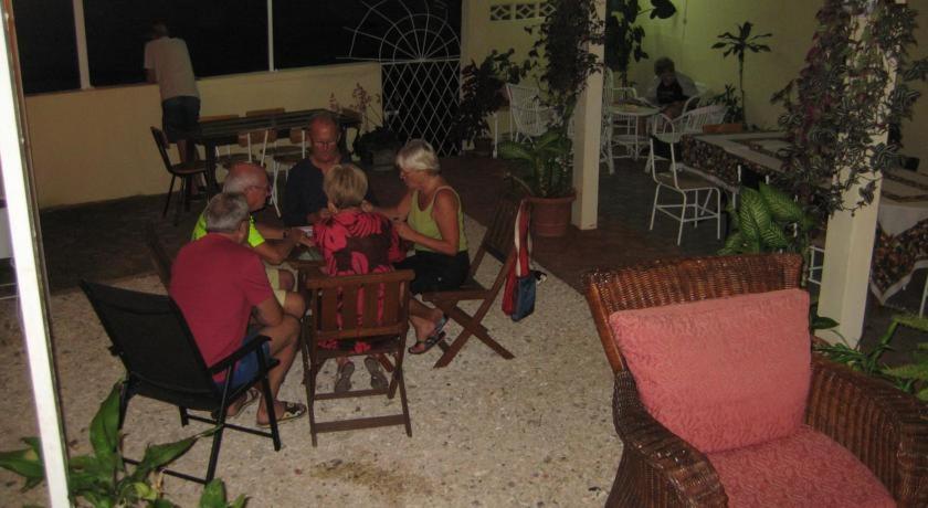 Le Cactus Guesthouse Terre Rouge  エクステリア 写真